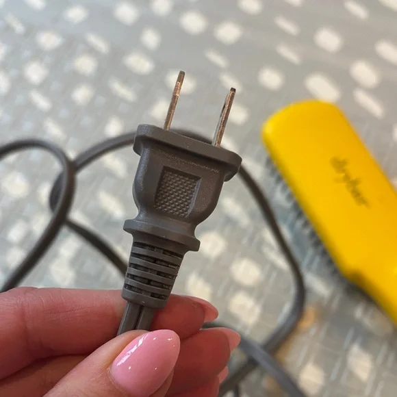 Drybar Mini Heated Brush - Picture 3 of 8